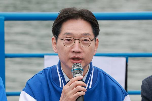 &nbsp;민주당 김경수&nbsp; 경남도지사 후보가 지난 4월 22일 선상에서 열린 더불어민주당 최고회의에서&nbsp; 지방선거 승리를 다짐하고 있다. 2026.4.22 연합뉴스