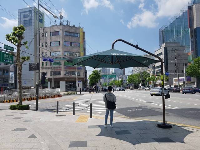 중랑구는 통상 5월부터 운영하던 '무더위 그늘막'을 4월부터 가동하기로 했다. /중랑구