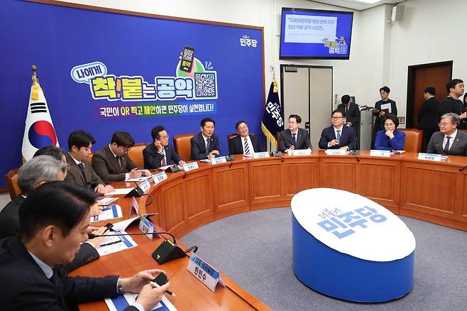 정청래 더불어민주당 대표가 30일 오후 서울 여의도 국회에서 열린 ‘착!붙는 공약 프로젝트 16호·17호·18호·19호’ 발표 행사에서 발언을 하고 있다. 2026.04.30. 뉴시스