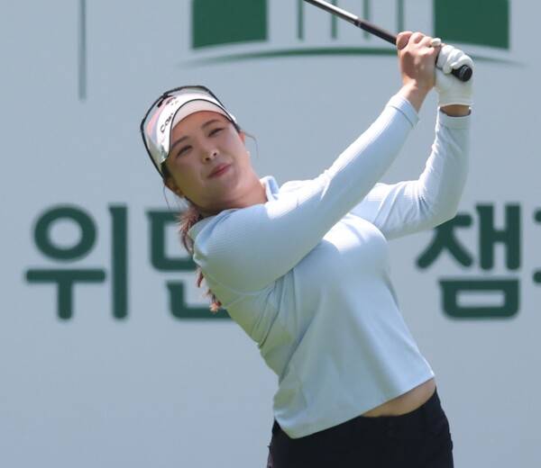 2026년 한국여자프로골프(KLPGA) 투어 신설 대회인 제1회 DB 위민스 챔피언십에 출전한 유서연2 프로가 1라운드에서 경기하는 모습이다. 사진제공=KLPGA (사진을 무단으로 사용하지 마십시오.)