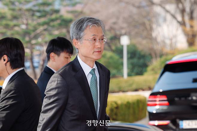 조희대 대법원장이 지난 3월 17일 서울 서초동 대법원 청사로 출근하고 있다. 이준헌 기자
