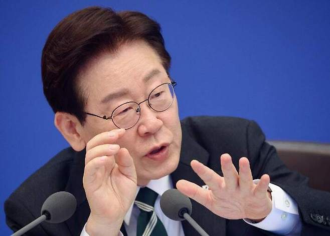 이재명 대통령이 30일 청와대에서 열린 수석보좌관회의에서 발언하고 있다. 연합뉴스