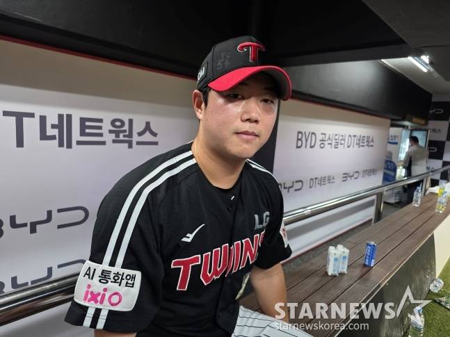 LG 함덕주가 4월 30일 수원 KT전에서 3년 만의 세이브를 거두고 취재진과 인터뷰에 응했다.  /사진=김동윤 기자
