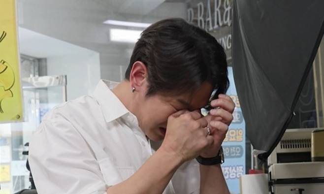환희가 어머니를 위한 특별한 이벤트를 준비하다 방송 최초로 오열한다./사진제공=KBS2