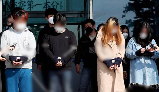 20대 지적장애인을 살해하고 시신을 야산에 암매장한 남여 4명. (사진=뉴스1)