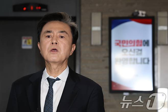 김태흠 충남지사가 13일 서울 여의도 국민의힘 중앙당사에서 열린 공천 면접심사를 마치고 취재진의 질의에 답변하고 있다. 2026.3.13 ⓒ 뉴스1 이승배 기자