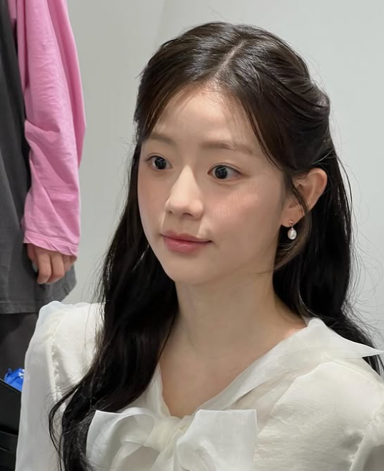 사진. | 채서안 SNS