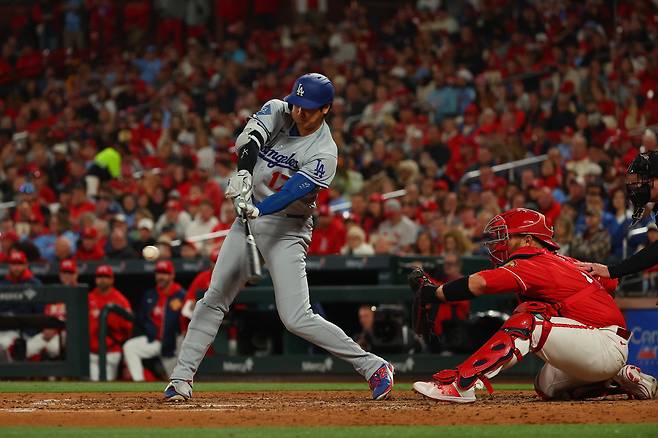 ST LOUIS, MISSOURI - MAY 1: Shohei Ohtani #17 of the Los Angeles Dodgers flies out against the St. Louis Cardinals in the sixth inning at Busch Stadium on May 1, 2026 in St Louis, Missouri.   Dilip Vishwanat/Getty Images/AFP (Photo by Dilip Vishwanat / GETTY IMAGES NORTH AMERICA / Getty Images via AFP)

<저작권자(c) 연합뉴스, 무단 전재-재배포, AI 학습 및 활용 금지>