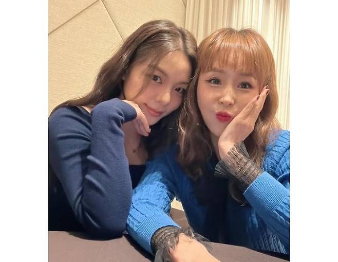 에일리와 신지가 의리를 과시한다. 신지 SNS