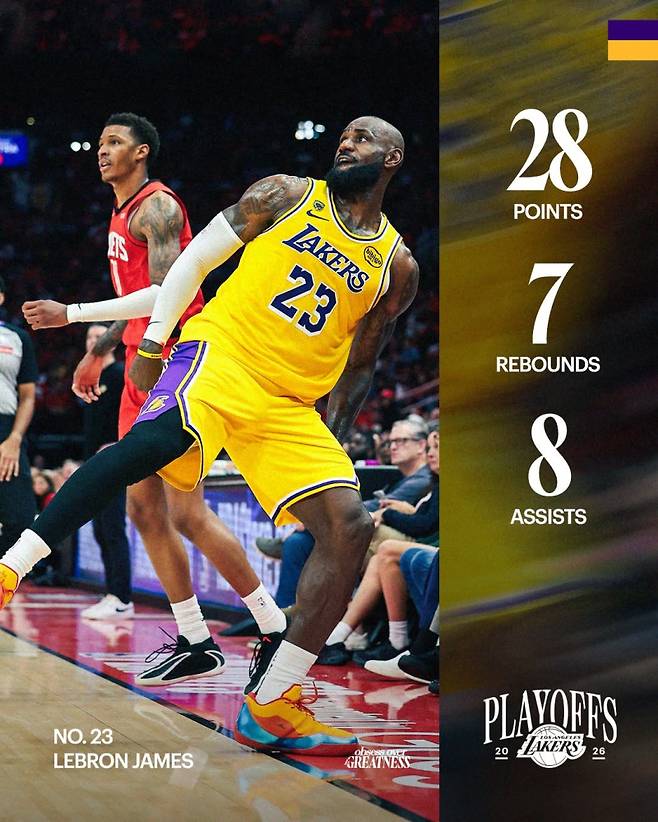 LA 제임스(앞)가 2일 휴스턴과의 2025~26 NBA 서부콘퍼런스 PO 1라운드 6차전서 28점을 몰아치며 팀의 시리즈 승리에 기여했다. 사진=LA SNS