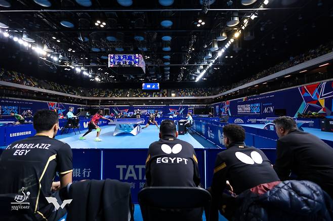 2일 영국 런던 OVO 아레나 웸블리에서 열린 2026 ITTF 세계선수권대회 예선리그 전경. 사진=대한탁구협회