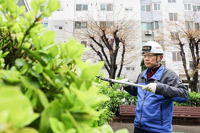 우리은행에서 센터장·지점장을 역임한 김일구씨는 현재 아파트 관리소장으로 3년째 근무 중이다. 김경록 기자