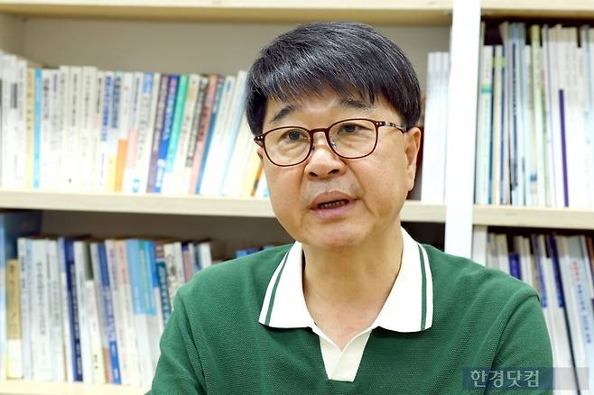 유선종 건국대 교수가 국내 시니어 주택 시장에 대해 설명하고 있다. 사진=변성현 한경닷컴 기자