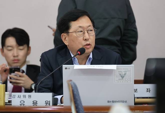 유용원 국민의힘 의원이 합동참모본부에서 제출받은 자료에 따르면, 중국 항모의 우리 해역 진입은 2020년 2회에서 2025년 8회로 급증했다. 사진은 유용원 의원. (연합뉴스)