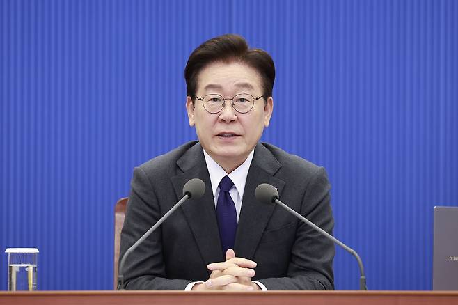 이재명 대통령이 30일 청와대에서 열린 수석보좌관회의에서 발언하고 있다. [연합]