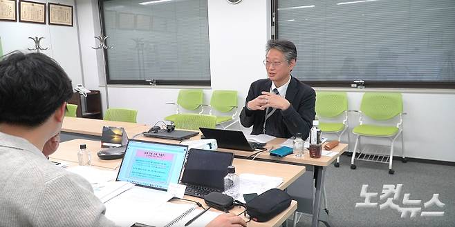 지난 1월 일본 전기통신사업자협회 요시카와 기획부장이 CBS노컷뉴스와 인터뷰하고 있다. 심동훈 기자