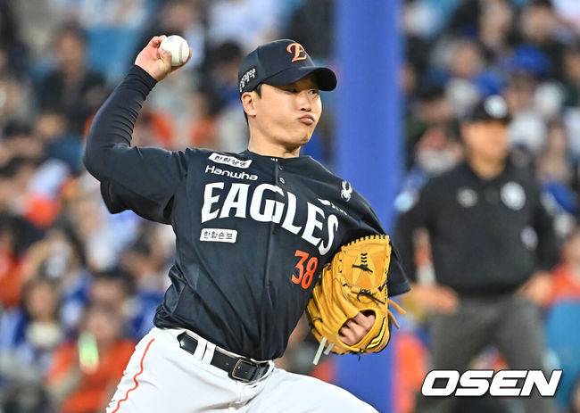 [OSEN=대구, 이석우 기자] 1일 대구삼성라이온즈파크에서 2026 신한 SOL KBO 리그 삼성 라이온즈와 한화 이글스의 경기가 열렸다. 홈팀 삼성은 원태인이, 방문팀 한화는 에르난데스가 선발 출전했다. 한화 이글스 김종수가 역투하고 있다. 2026.05.01 / foto0307@osen.co.kr