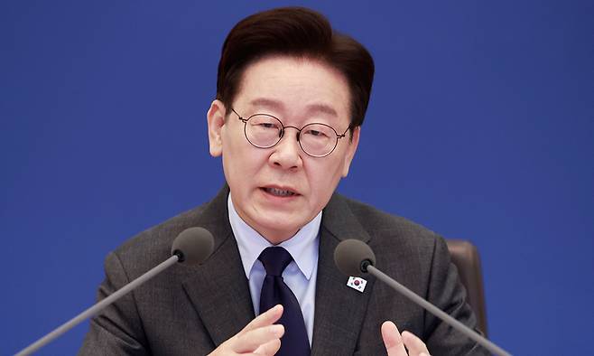 이재명 대통령이 청와대에서 열린 국무회의에서 발언하고 있다. 뉴시스