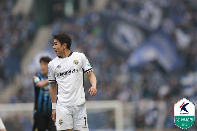 결승골을 터뜨린 강원fc 김대원(오른쪽). /사진=한국프로축구연맹 제공