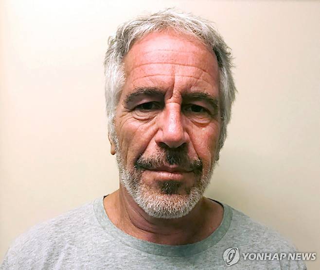 억만장자 성범죄자 제프리 엡스타인의 머그샷 [AP 연합뉴스 자료사진/New York State Sex Offender Registry 제공]