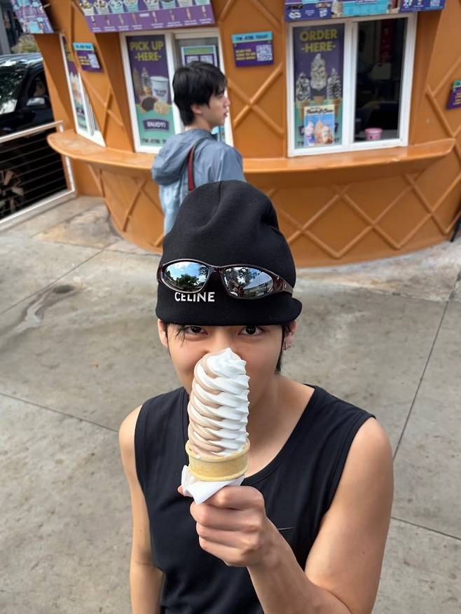 사진 = 뷔 인스타그램