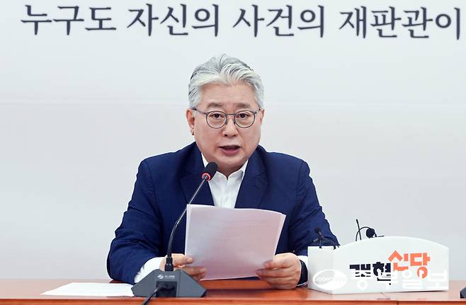 조응천 개혁신당 경기도지사 후보가 3일 오전 서울 여의도 국회 개혁신당 당대표실에서 긴급 기자회견을 열고 수도권 광역단체장 후보들에게 연석 회의를 제안하고 있다. 임채운기자