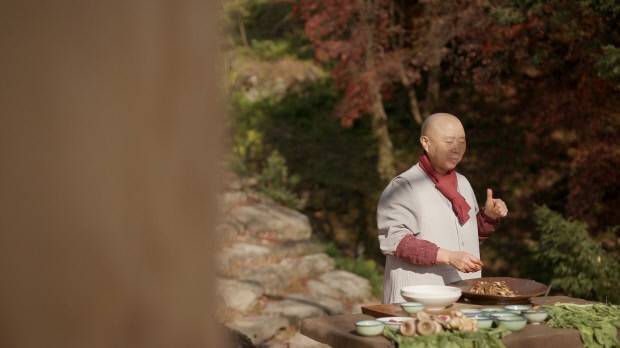‘공양간의 셰프들’에 출연한 정관 스님. <‘공양간의 세프들’ 화면 캡처>