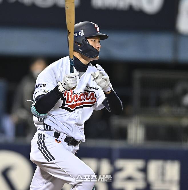 두산 안재석이 7일 서울 잠실구장에서 열린 2026 KBO리그 키움전 4회말 우전안타를 치고 있다. 잠실 | 최승섭 기자 thunder@sportsseoul.com