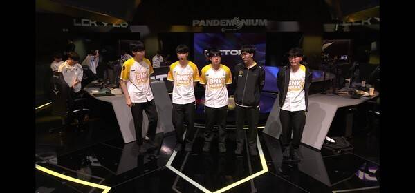 3일 종로 치지직 롤파크에서 진행된 '2026 LoL 챔피언스 코리아(이하 LCK)' 정규 시즌 2라운드, DN 수퍼스와 BNK 피어엑스의 대결에서 BNK 피어엑스가 2:0으로 승리했다.(BNK피어엑스 & DN수퍼스=2:0). /사진=네이버 치지직 라이브영상 캡처