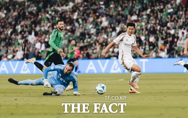 LAFC의 손흥민이 3일 샌디에이고와 2026 MLS 11라운드 원정 경기에서 주중 톨루카와 2026 북중미 챔피언스컵 4강 2차전을 대비하기 위해 선발에서 제외된 뒤 후반 15분 교체 투입돼 1도움을 기록했다./LAFC