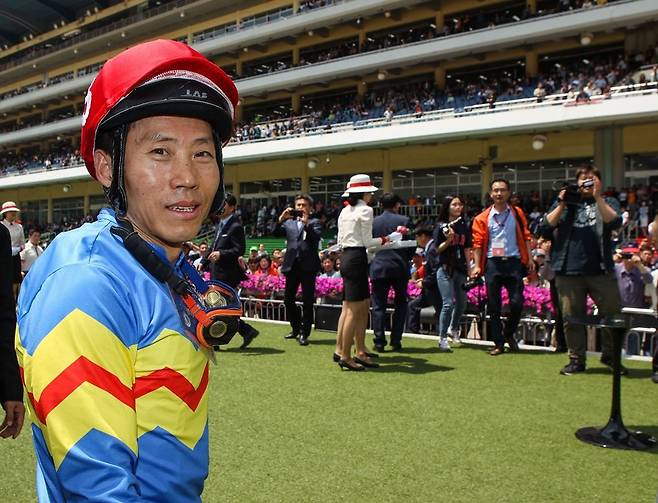‘경마 대통령’으로 군림한 박태종 기수가 한국경마 최초 2000승을 달성했던 당시의 모습. 한국마사회 제공