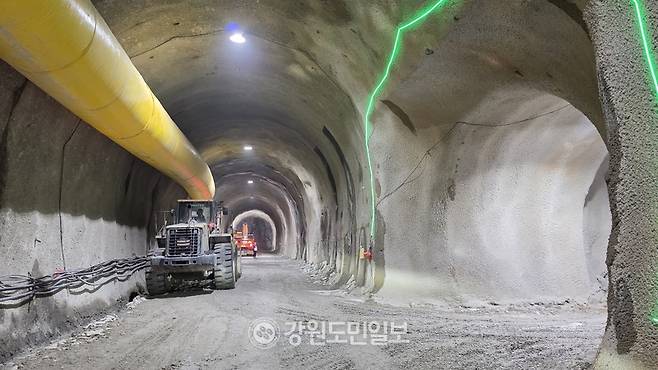 ▲ 동해북부선 9공구 9km의 산학터널 공사가 안전을 담보로 한창 진행 중이다.