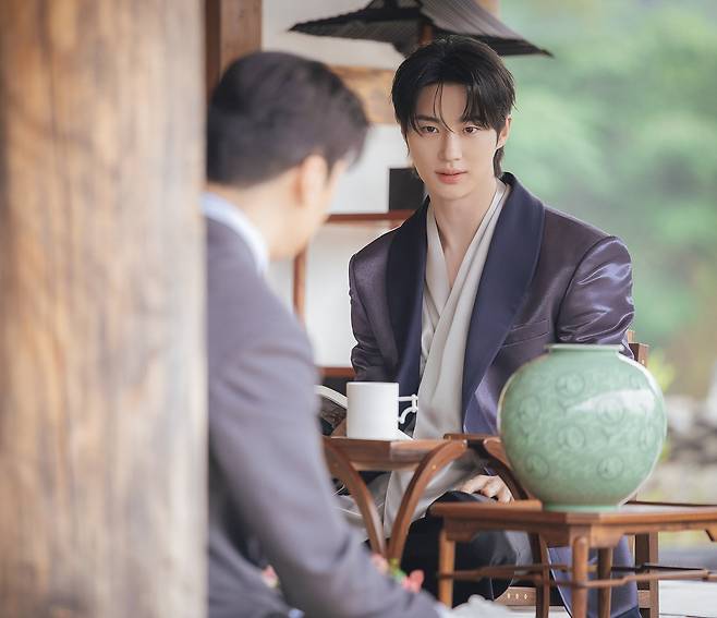 Byeon Woo-seok as Prince I-an in romantic comedy series ″Perfect Crown″ [MBC]