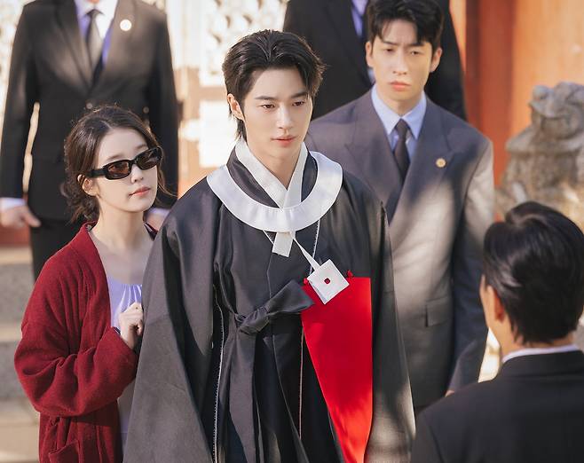 IU as conglomerate heir Seong Hee-ju and Byeon Woo-seok as Prince I-an in romantic comedy series ″Perfect Crown″ [MBC]