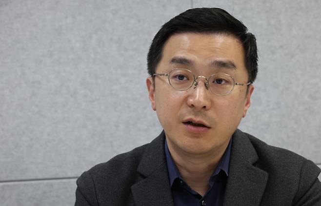박태영 원스토어 대표가 인터뷰를 통해 올인원 스토어로 나아가기 위한 전략에 대해 설명하고 있다. <이승환 기자>