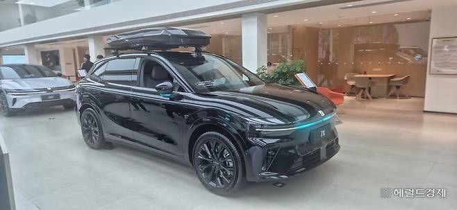 지난달 29일(현지시간) 중국 항저우에서 시승한 지커의 중형 전기 스포츠유틸리티차량(SUV) 7X. 정경수 기자
