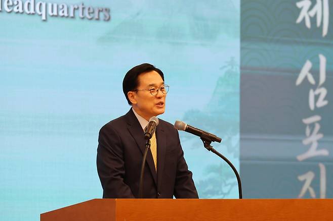 천일국지도자 한민족 선민 교육 국제심포지엄에서 인사말씀하는 두승연 세계선교본부장.