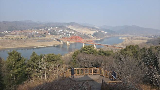 폐원한 금강수목원 창연정에서 바라본 금강 풍광. (사진=이희택 기자)