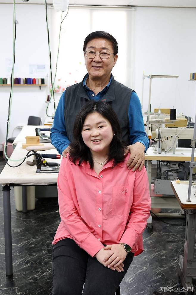 아버지 이상기 씨와 딸 이윤지 씨. ⓒ제주의소리