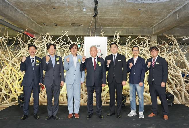 (왼쪽부터) 코이누마 히사시 코에이테크모게임스 대표, 우츠미슈지 세가 대표, 키타세 요시노리 스퀘어에닉스 프로듀서, 홍성열 마리오쇼핑 회장, 홍진기 전무, 최재원 SAMG엔터 부대표, 이정훈 MGM 총괄 프로듀서. /사진: 정대연 수습기자