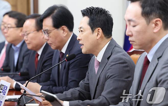 장동혁 국민의힘 대표가 4일 서울 여의도 국회에서 열린 최고위원회의에서 발언하고 있다. 2026.5.4 ⓒ 뉴스1 신웅수 기자