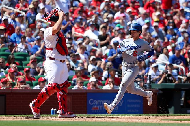 Los Angeles Dodgers' Hyeseong Kim scores a run on an RBI single by Freddie Freeman during the fifth inning against the St. Louis Cardinals, Sunday, May 3, 2026, in St. Louis. (AP Photo/Scott Kane)
<저작권자(c) 연합뉴스, 무단 전재-재배포, AI 학습 및 활용 금지>