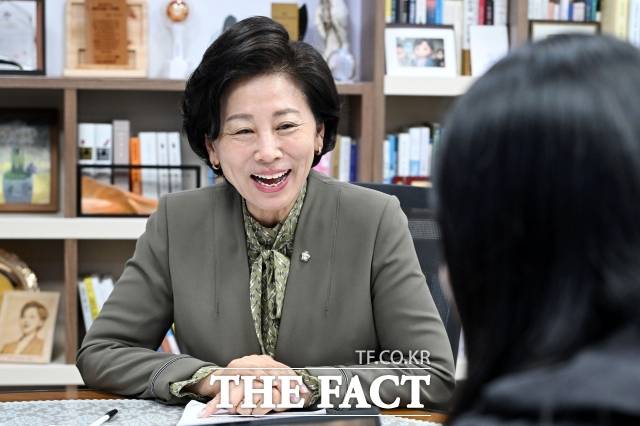 22대 국회 후반기 부의장 출마 의사를 밝힌 남인순 더불어민주당 의원은 지난달 30일 국회 의원회관에서 진행된 <더팩트>와 인터뷰에서 "국민의 얼굴을 닮은 다양성 있는 국회를 만드는 데 기여하겠다"고 말했다. /국회=남용희 기자