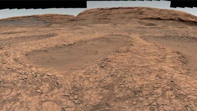 NASA 큐리오시티 화성 탐사선이 2025년 11월 9일부터 12월 7일 사이에 촬영한 360도 파노라마 사진. 박스워크 지형이라고 불리는 낮은 능선들이 특징이다. 15억 화소에 달하는 이 사진은 큐리오시티가 촬영한 파노라마 사진 중 가장 큰 규모 중 하나다. (출처=NASA/JPL-Caltech/MSSS)