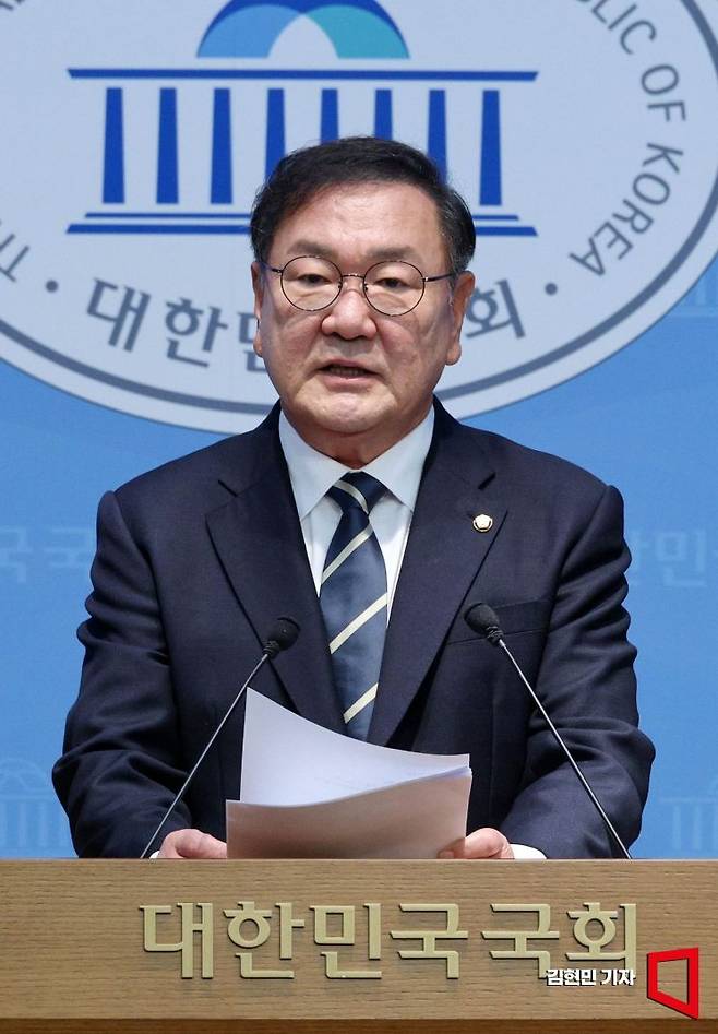 김태년 더불어민주당 의원이 4일 국회 소통관에서 국회의장 선거 출마 기자회견을 하고 있다. 2026.5.4 김현민 기자