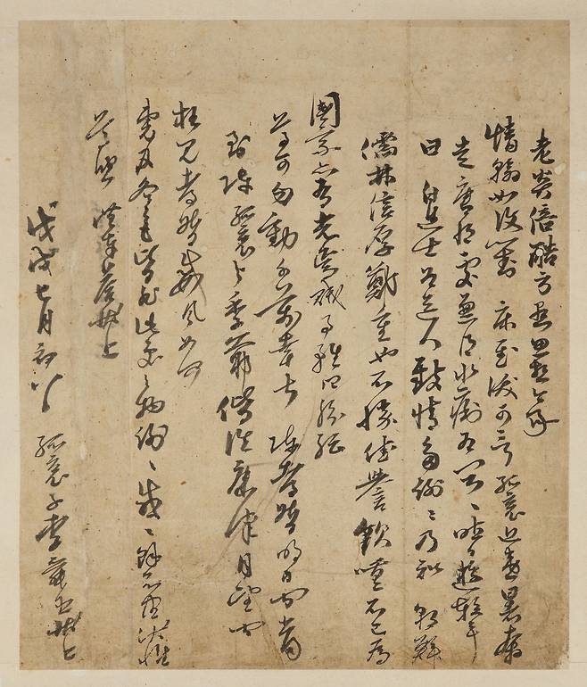 국립중앙박물관이 상설전시관 서화실 전체 작품을 3개월마다 물갈이하는 정기 교체에 맞춰 주제전시 ‘단원 김홍도, 시대를 그리다'를 4일부터 연다. 총 50건 96점(보물 8건 포함)이 새롭게 선보이는 가운데 서예실에선 노량해전을 4개월 앞두고 쓴 이순신의 친필 간찰도 최초 공개된다. 사진은 이순신 간찰. 사진 국립중앙박물관