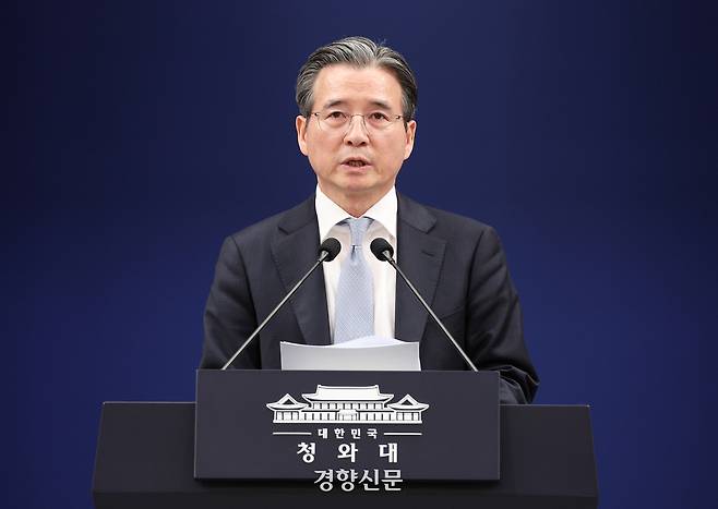 김용범 정책실장이 지난 3월 9일 청와대 춘추관 브리핑룸에서 중동 상황 등 비상경제점검회의 관련 브리핑을 하고 있다. 청와대사진기자단