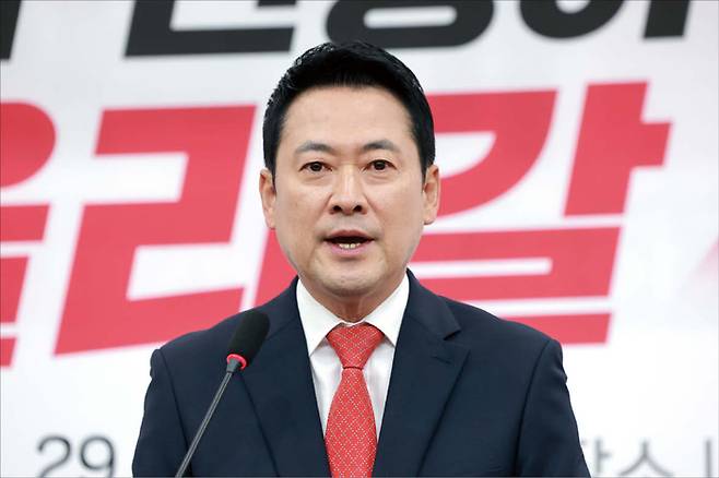 장동혁 국민의힘 대표가 지난 4월 29일 서울 여의도 국회에서 지역·민생 공약을 발표하고 있다. (연합뉴스)