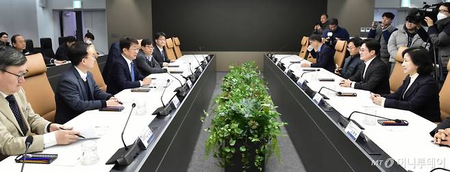 국토교통부가 서울 강서구 하늘길 한국공항공사에서 국토교통부, 김포골드라인 혼잡완화 대책방안 회의에 참석, 발언하고 있다.  /사진=임한별(머니S)