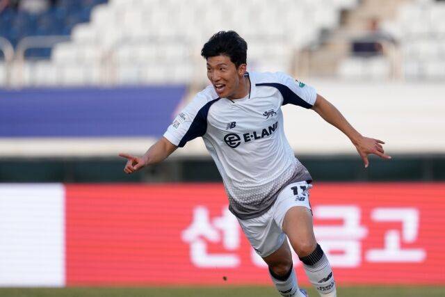 서울 이랜드가 3일 목동종합운동장에서 열린 김포FC와 10라운드 홈 경기에서 2-1로 승리했다. 지난달 11일 열린 파주 프런티어와의 원정 경기에서 득점을 한 뒤 기뻐하는 변경준. /서울 이랜드 제공